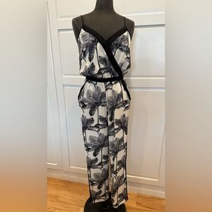 NWT Daniel Rainn Jumpsuit SIZE SMALL